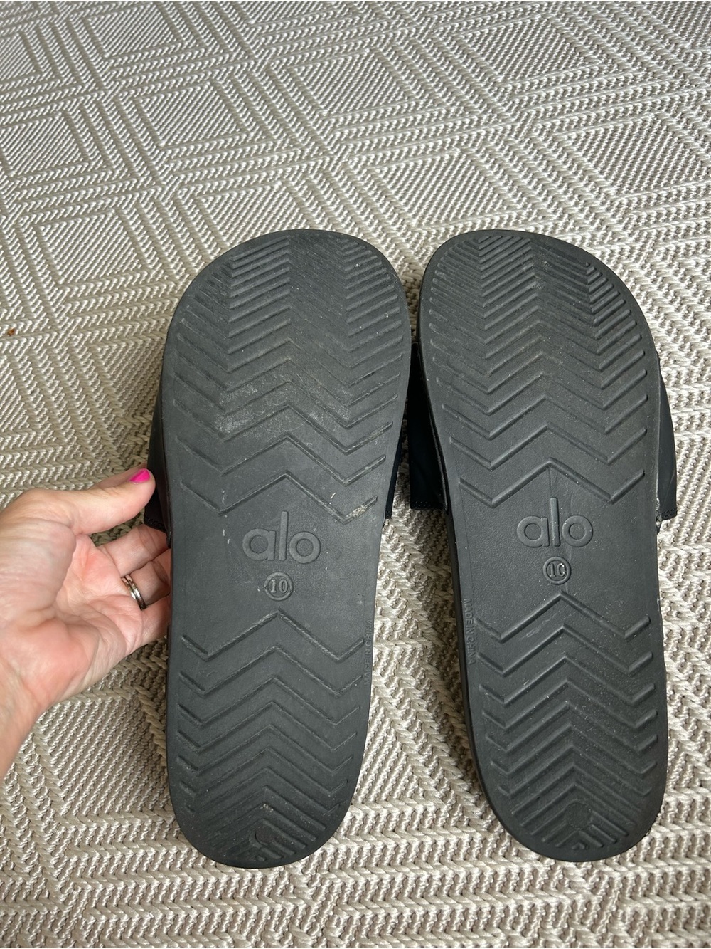 Alo Yoga slides - Black - size 10 - Picture 5 of 6